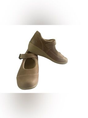 DREW Jillian Mary Jane Shoes Tan Taupe Sz 7 M Travel Comfy Walking Teacher